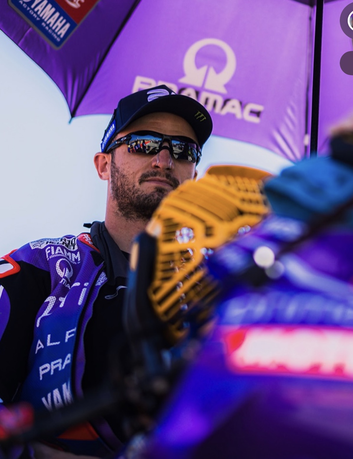 Jack Miller mit Nasendilatator im MotoGP-Paddock